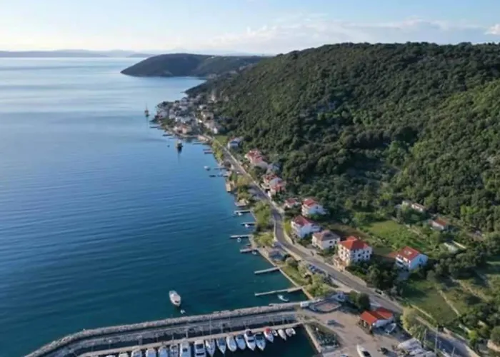 Διαμέρισμα Sea View 1 *