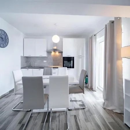 Apartment Sea View 1 *